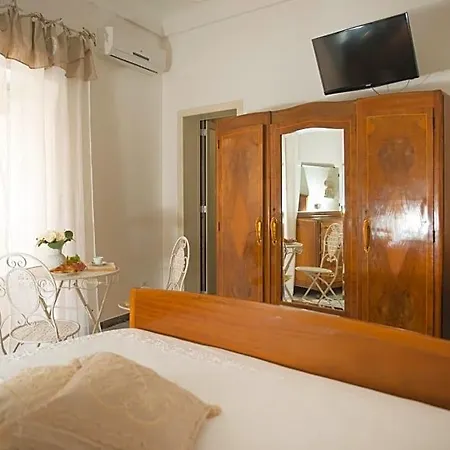 Dimora Cappuccini Bed & Breakfast 3*