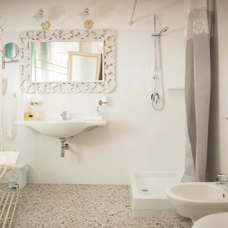 Dimora Cappuccini Bed & Breakfast 3*